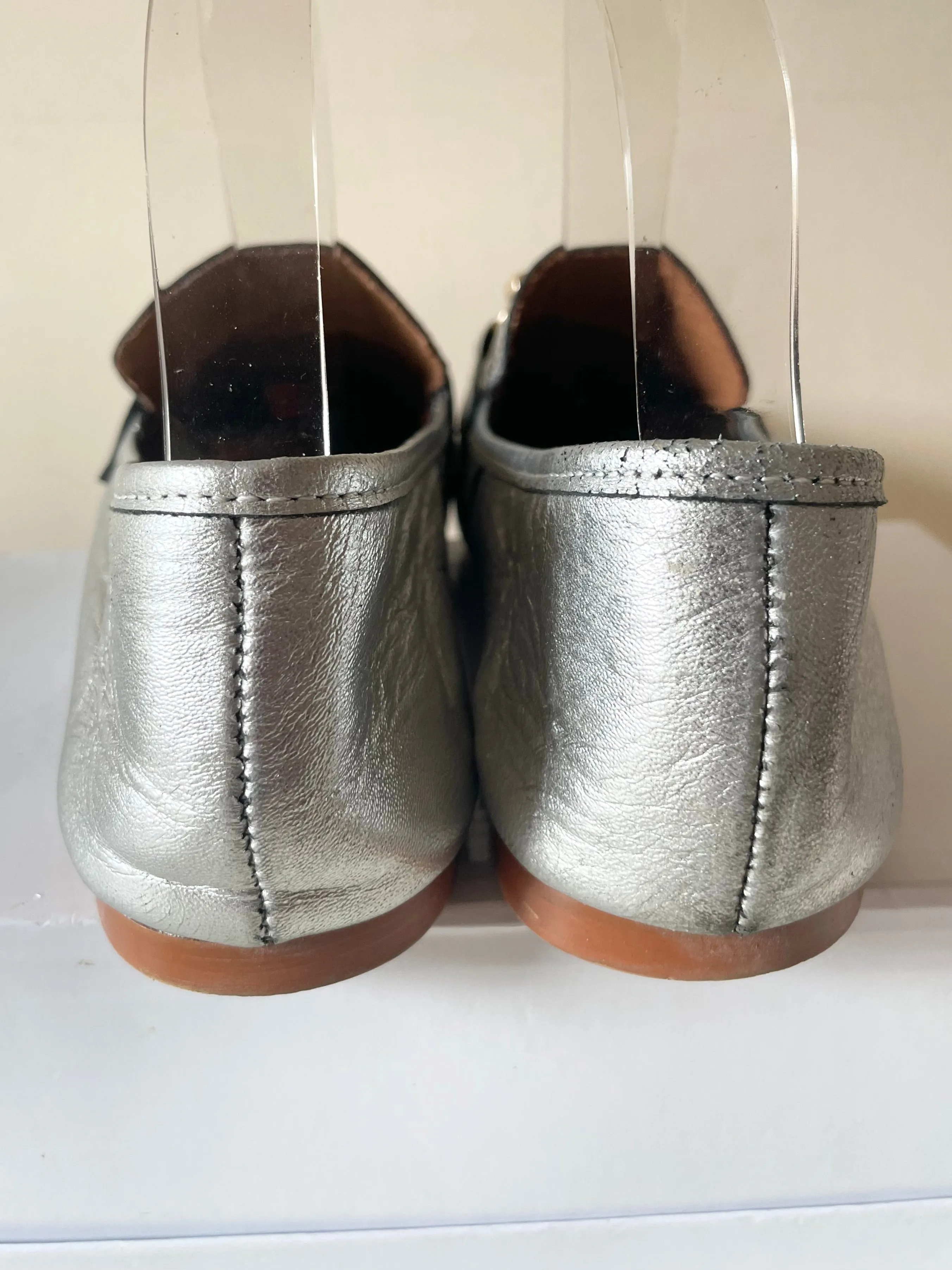 A PIEDI SILVER LEATHER FLAT LOAFERS SIZE 7/40
