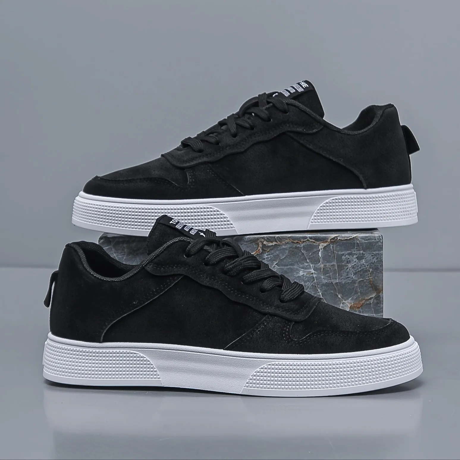 Men's Stylish Casual Suede Low-Top Trainers with Thick Sole | Perfect for Casual Days