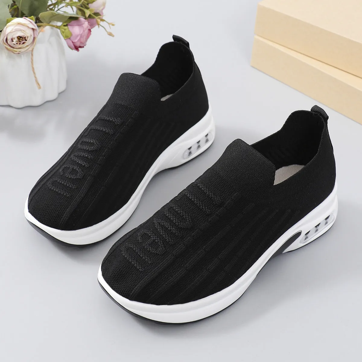 WomenRound Toe Mesh Loafers (5-10.5)